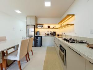 Alto padrão com piscina a 300m do mar - CAN103G