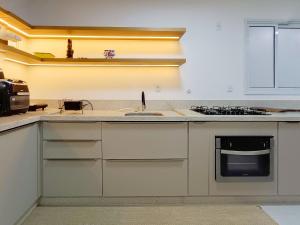 Alto padrão com piscina a 300m do mar - CAN103G