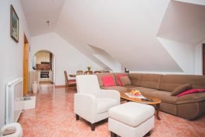 Three-Bedroom Apartment with Terrace and Sea View room in Seaside apartments with a swimming pool Pucisca Brac - 5637