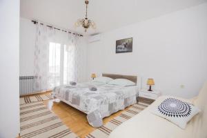 Apartments with parking space Brodarica, Sibenik - 22625