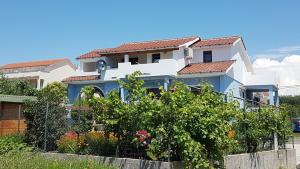 Apartments for families with children Lopar, Rab - 22227 