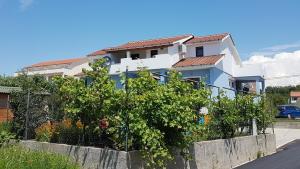 Apartments for families with children Lopar, Rab - 22227 
