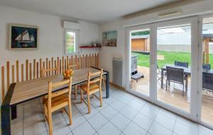 Maisons de vacances Stunning Home In Angresse With Kitchen : photos des chambres