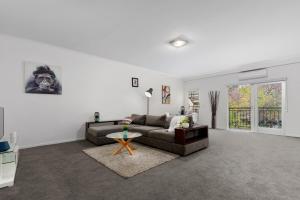 Complete Host Dodds St Apartments