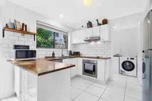 Light Filled Townhouse - Albany Creek