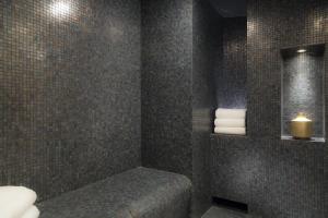 La Clef Tour Eiffel Paris by The Crest Collection