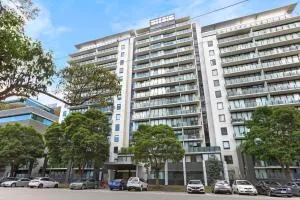 Complete Host Capri Apartments - South Melbourne