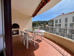 Appartement Familial 3 Pièces, Terrasse et Parking, Proche Plage et Commerces - Cavalaire - FR-1-226B-193