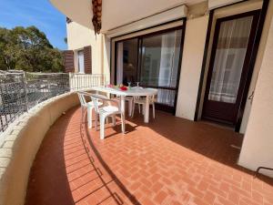 Appartement Familial 3 Pièces, Terrasse et Parking, Proche Plage et Commerces - Cavalaire - FR-1-226B-193