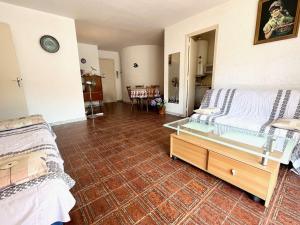 Appartement Familial 3 Pièces, Terrasse et Parking, Proche Plage et Commerces - Cavalaire - FR-1-226B-193