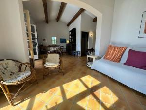 Maison Individuelle 2 Chambres avec Jardin, Piscine et Tennis, Proche du Centre-Village - FR-1-726-44