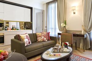 Deluxe One-Bedroom Apartment room in La Clef Tour Eiffel Paris by The Crest Collection