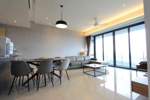 Grand Medini 3 mins drive Legoland