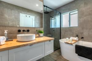 Tropical Nites Executive Townhouse