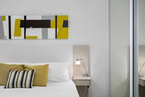 Complete Host ABeckett St Apartments