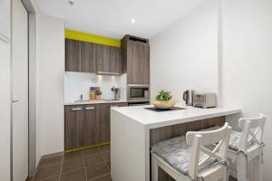 Complete Host ABeckett St Apartments