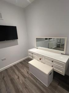 Spencer bridge Rooms by AFL