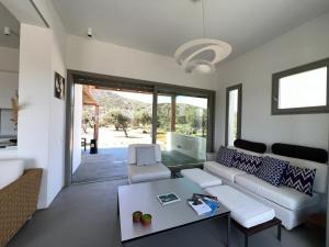 Seafront villa Serene 6 Bedrooms