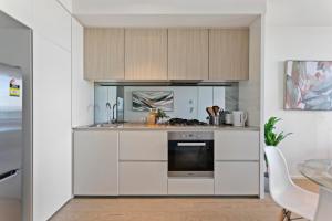 Complete Host Collins St Apartments