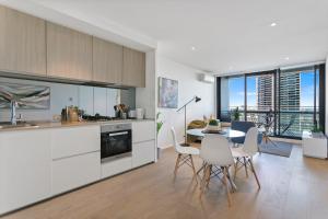 Complete Host Collins St Apartments