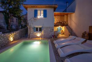 MarkEm Village House