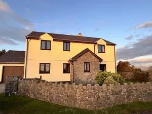4 Bedroom Detached Farmhouse Mountain Views - Llanddona