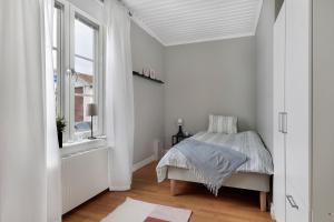 Guestly Homes - 4BR Charming Apartment