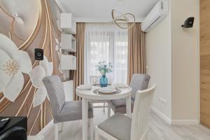 Pastel & Floral Apartment with Parking in Wrocław by Renters