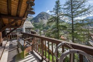 Val d’Isère - Extraordinaire Chalet Montana avec piscine sur la piste Olympique de Belevarde.