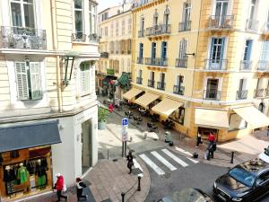 Studio Gray dAlbion - Cannes Rue dAntibes - 2 Minutes walk from Beach, Palais des Festivals, Boulevard de la Croisette - Free Parking