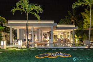 Ocean Beachfront Luxury Design Villa @ Lovina - Villa Ibiza Bali