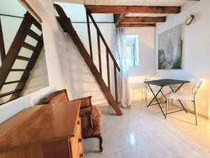 Gitonia Residence - Islanders Home Collection