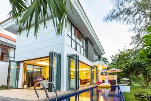 Deluxe Beachside Resort Danang