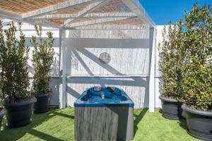 Sea Breeze Suite with Jacuzzi