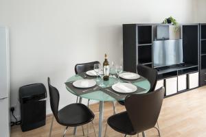 London Bridge Flat with Fast WiFi Ideal for Longer Stays Near Guys Hospital