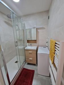 Appartements Rez-de-jardin sous pins et plage : photos des chambres