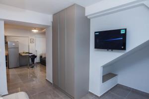 Charming Urban Oasis 1BR Apt near Megaro Mousikis
