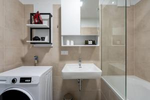 1BR Haven with Swift City Access by HM