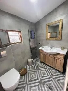 ΠΟΛΥΞΕΝΗ -ΕΚΑΒΗ - 孔蒂亚斯