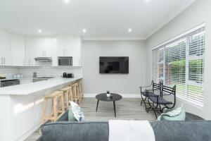 9 on Oak luxury One Bedroom