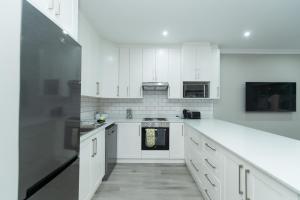 9 on Oak luxury One Bedroom