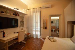 Indipendent Studio Apartment with Terrace - Parking