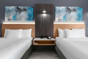 La Quinta Inn & Suites by Wyndham Ft Worth-Burleson