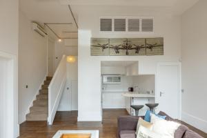 Gorgeous loft style 3BR apt, Battersea