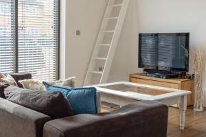 Gorgeous loft style 3BR apt, Battersea