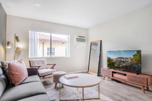 Hollywood 1BR w pool nr Griffith Park trails LAX-117