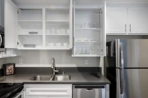 Hollywood 1BR w pool nr Griffith Park trails LAX-117