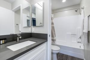 Hollywood 1BR w pool nr Griffith Park trails LAX-117