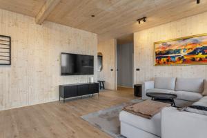 Luxury Golden Circle Villa