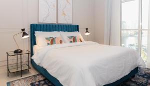 Prime Spacious 2 BR Apt, Burj Khalifa & Canal View - Scala Tower